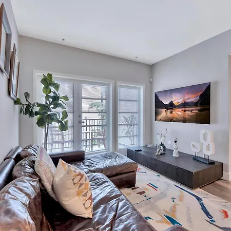 1 Best Location Cozy Apartment
